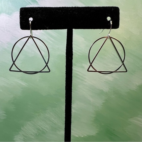 ALCOHOLICS ANONYMOUS SYMBOL EARRINGS BE PROUD OF YOUR RECOVERY - Picture 4 of 5